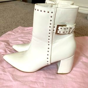 White gogo boots Olivia Kate